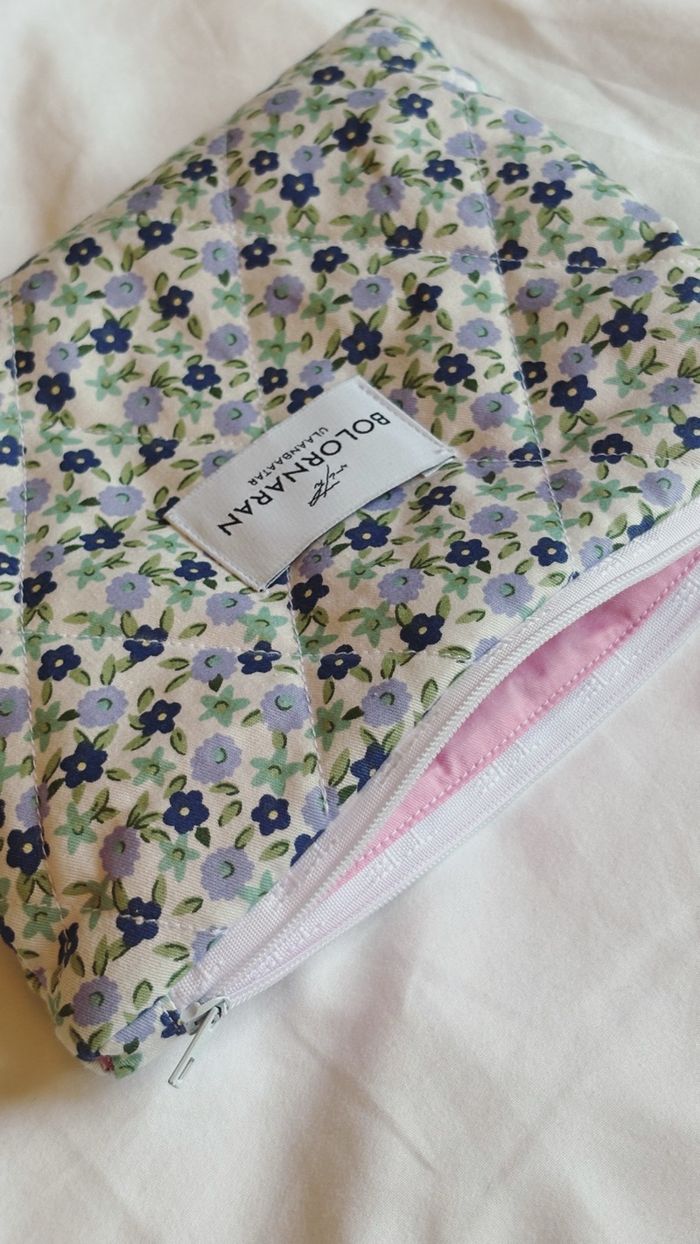 Flat blue flower pouch