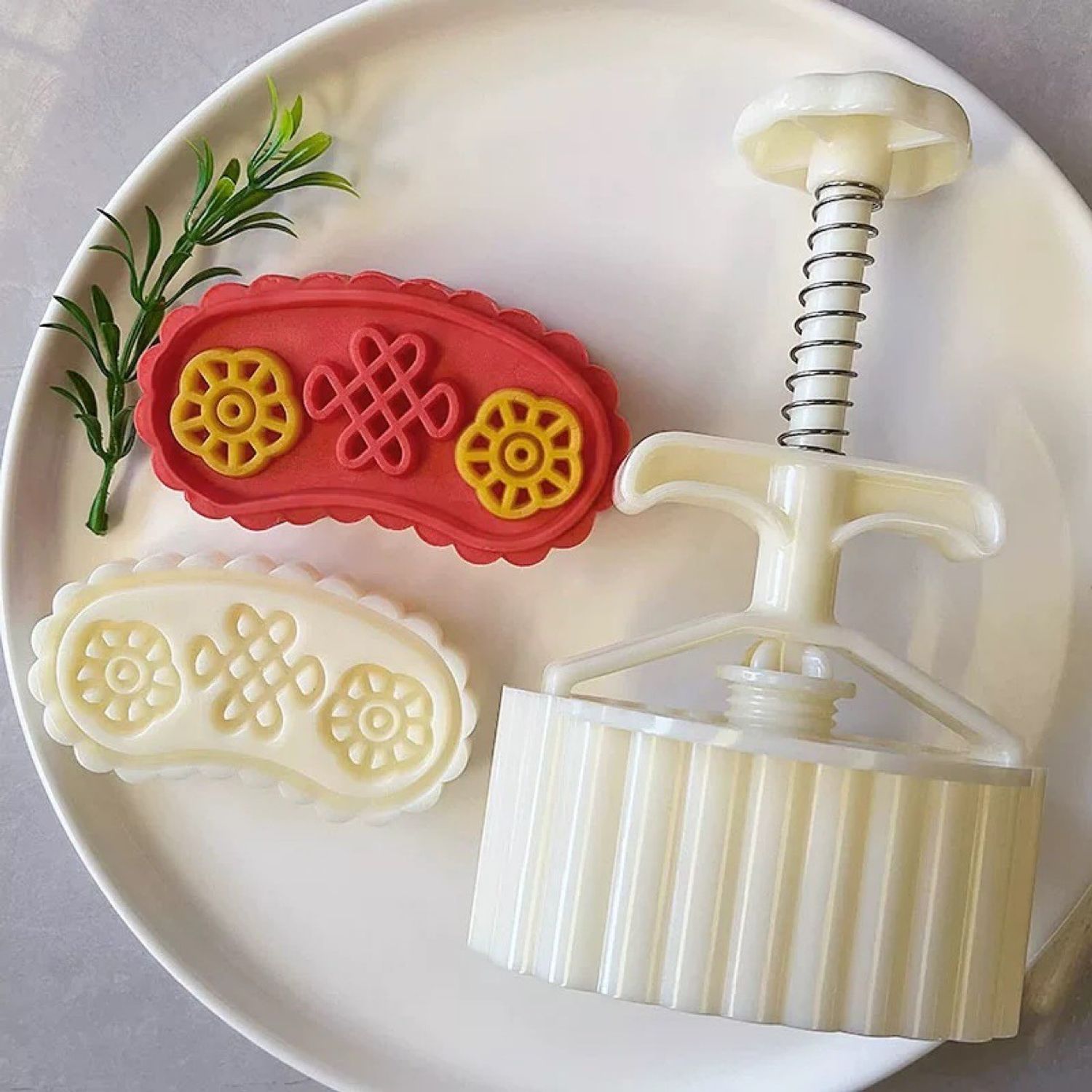 Шахдаг цагаан хэв Mini / Саран