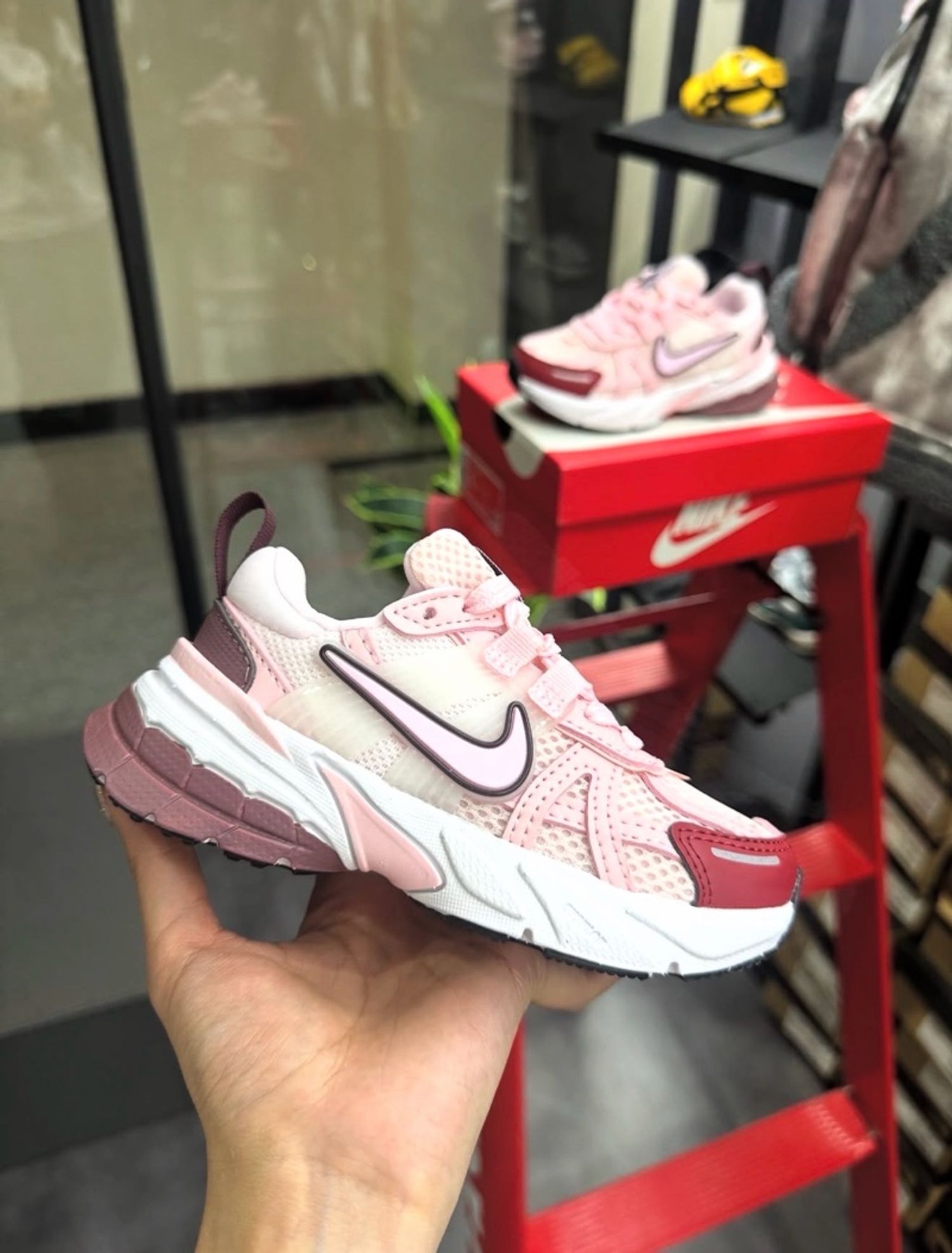 Nike V2K Pink