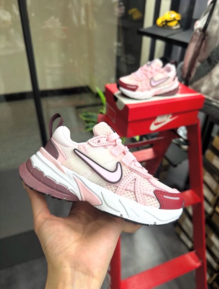 Nike V2K Pink