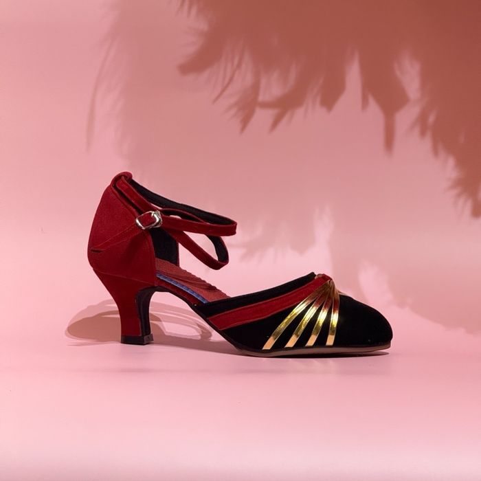 Бүжгийн гутал