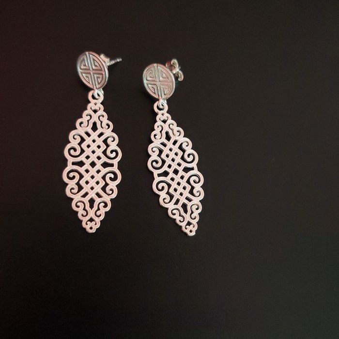 Монгол ээмэг