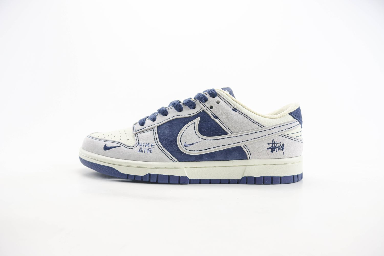 Nike SB Dunk Low Stussy 13
