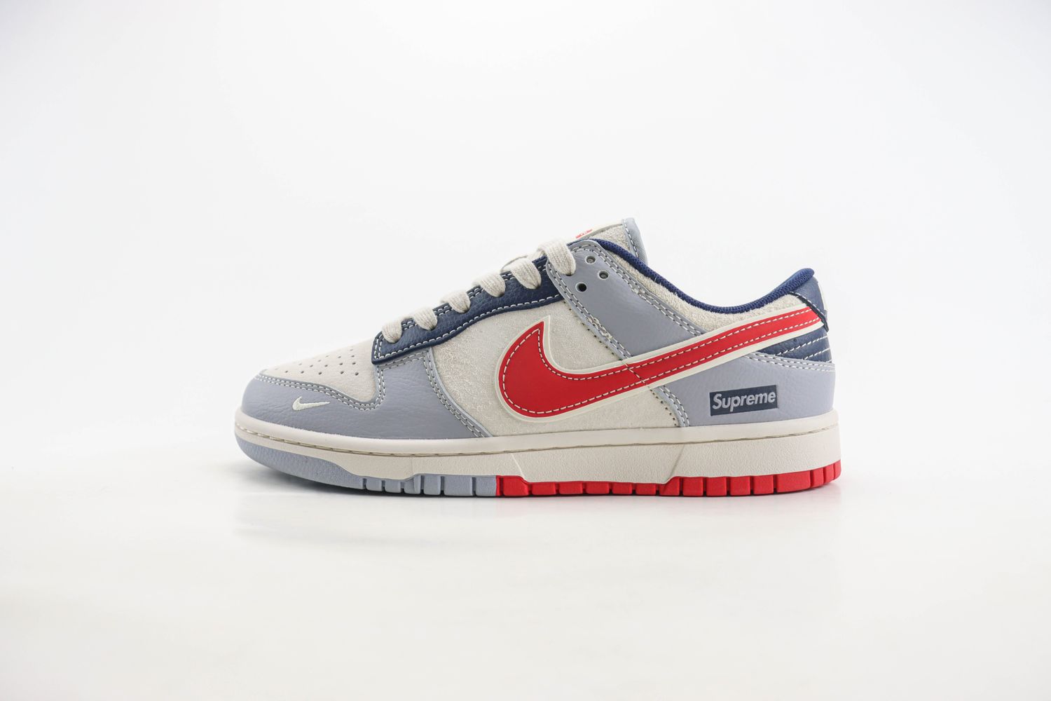 Nike SB Dunk Low x supreme 12