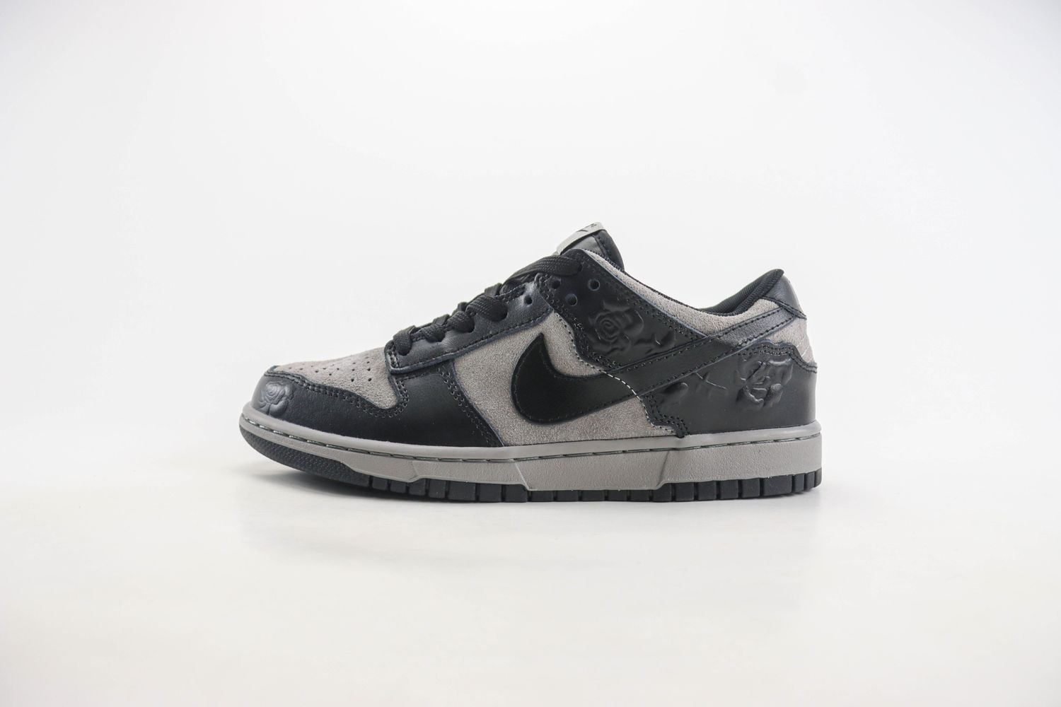 Wmns Dunk Low 'Black Roses'
