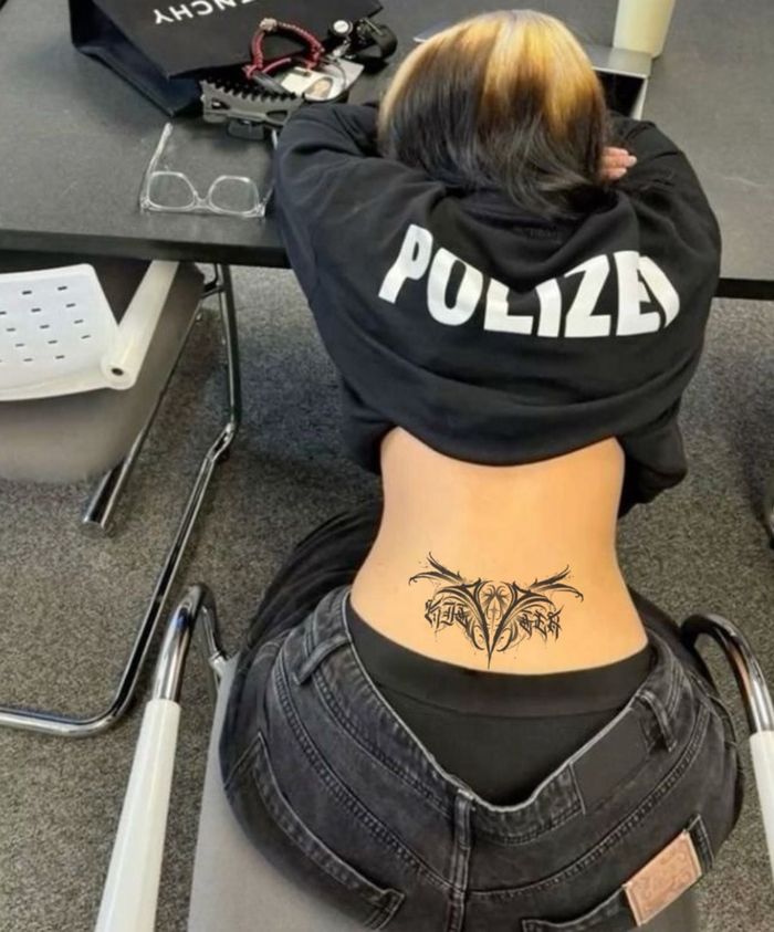 Бэлхүүс, цээжний Усан шивээс