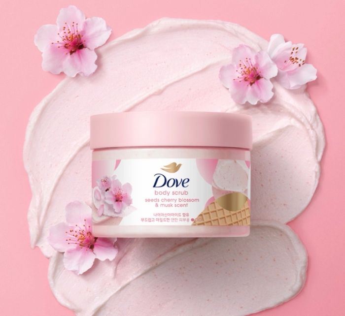 DOVE BODY SCRUB CHERRY BLOSSOM & MUSK SCENT 