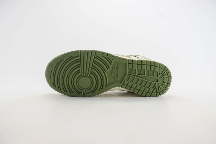 Nike SB Dunk Low x supreme 76