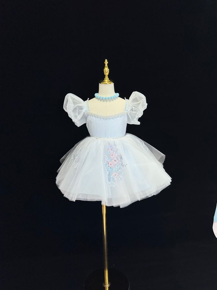 Дэрэвгэр хормойтой гоёлын цэнхэр даашинз