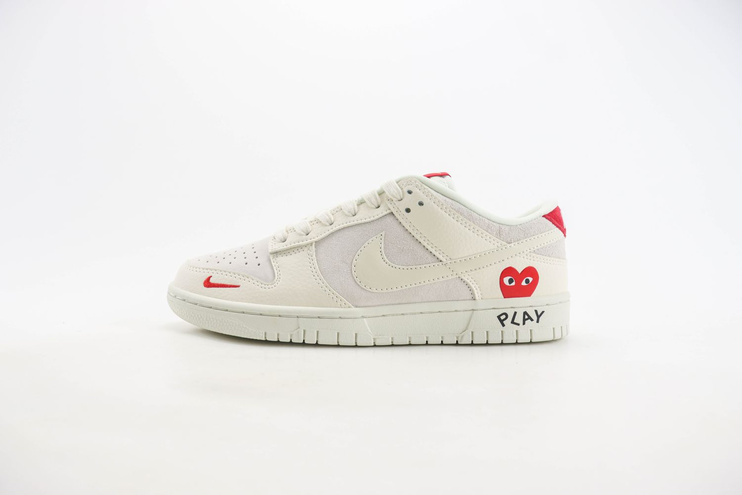 Nike SB Dunk Low x play 02