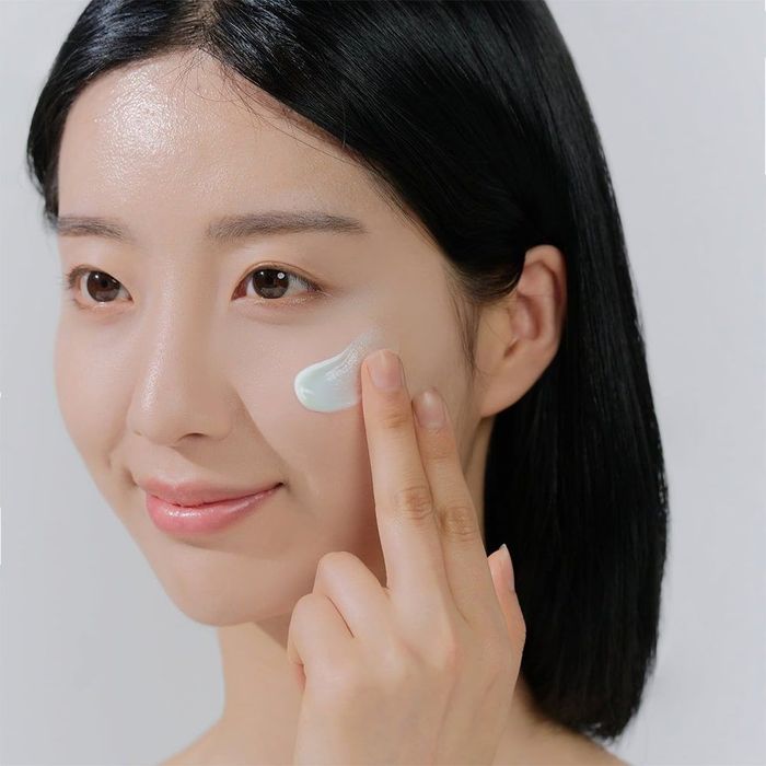 Skin1004 Madagascar Centella Hyalu-Cica Water-Fit Sun Serum 100ml