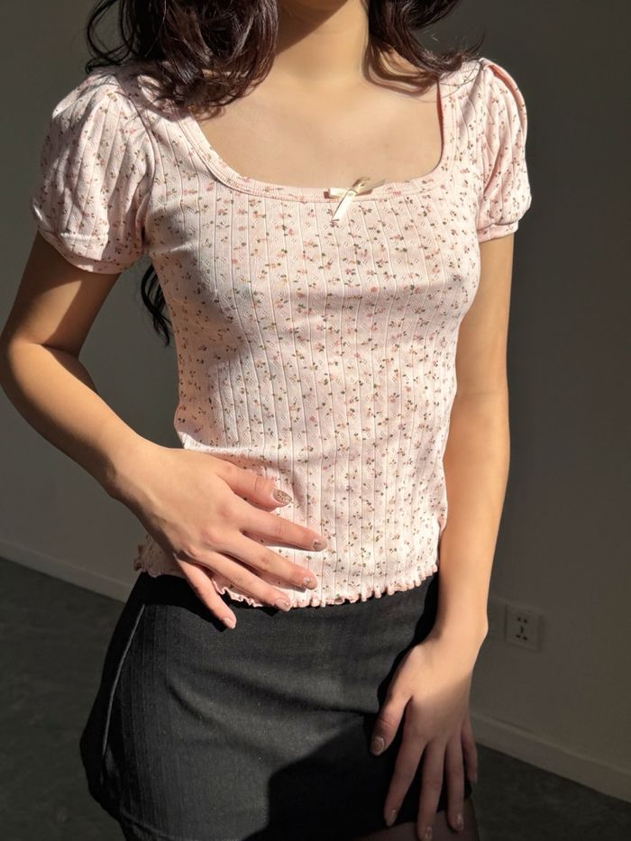 Puff sleeve square neck top