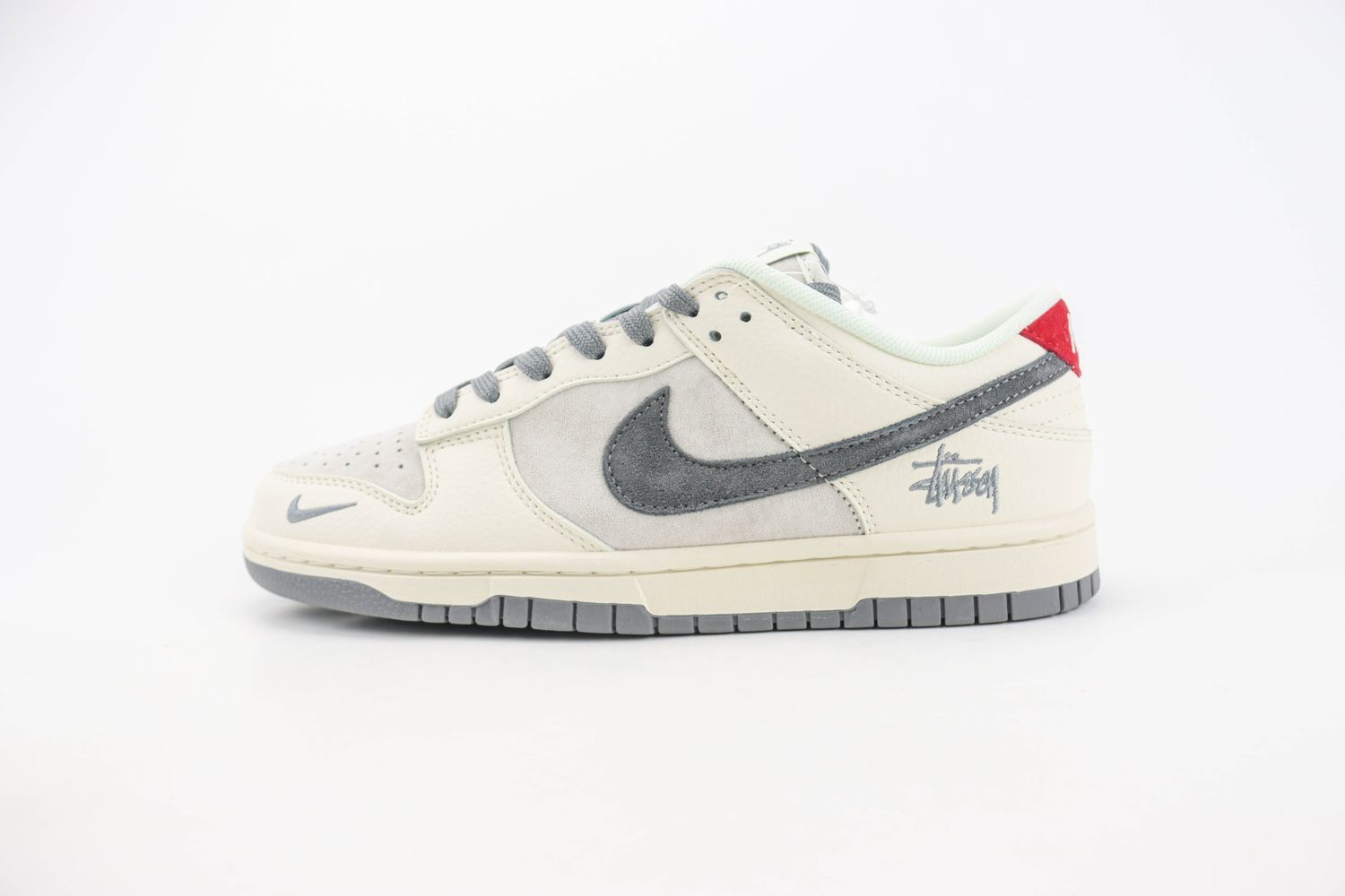 Nike SB Dunk Low x Stussy 64