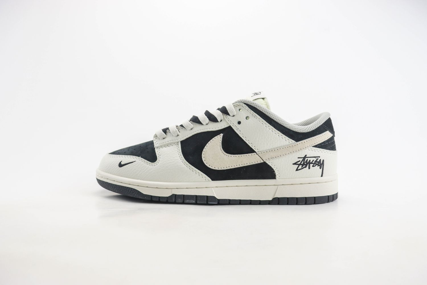 Nike SB Dunk Low x Stussy 46