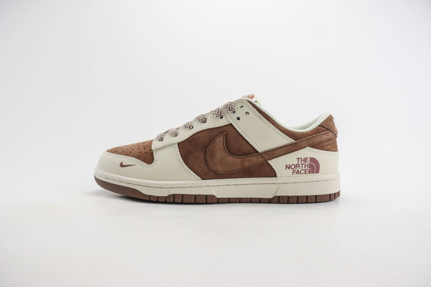 Nike SB Dunk Low x North face 63
