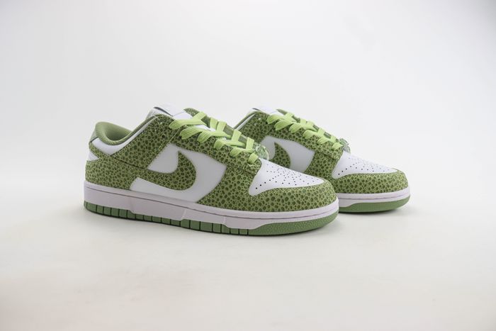 Nike Dunk Low WMNS Safari Oil Green