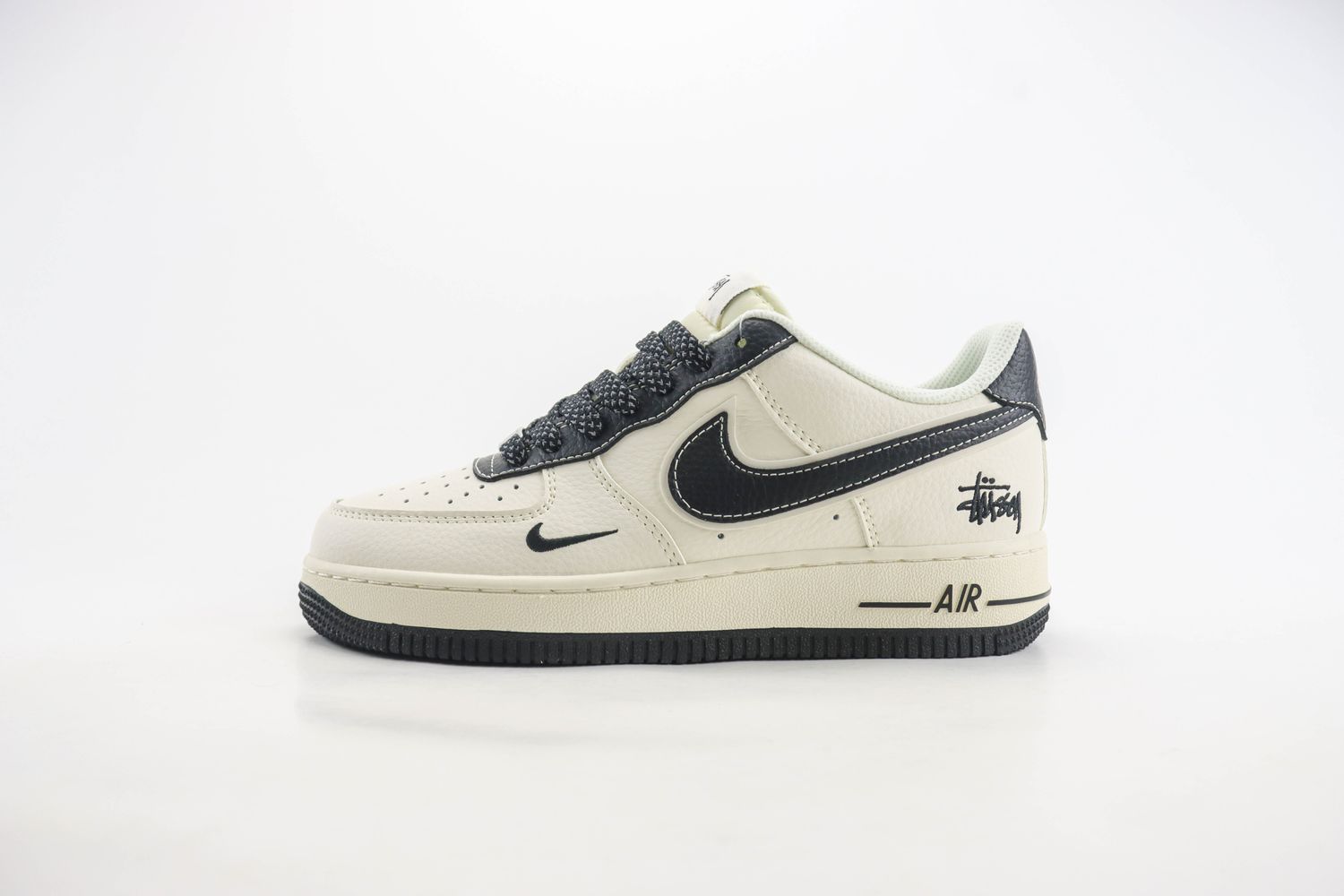Nike Air Force 1 Low x  Stussy 100