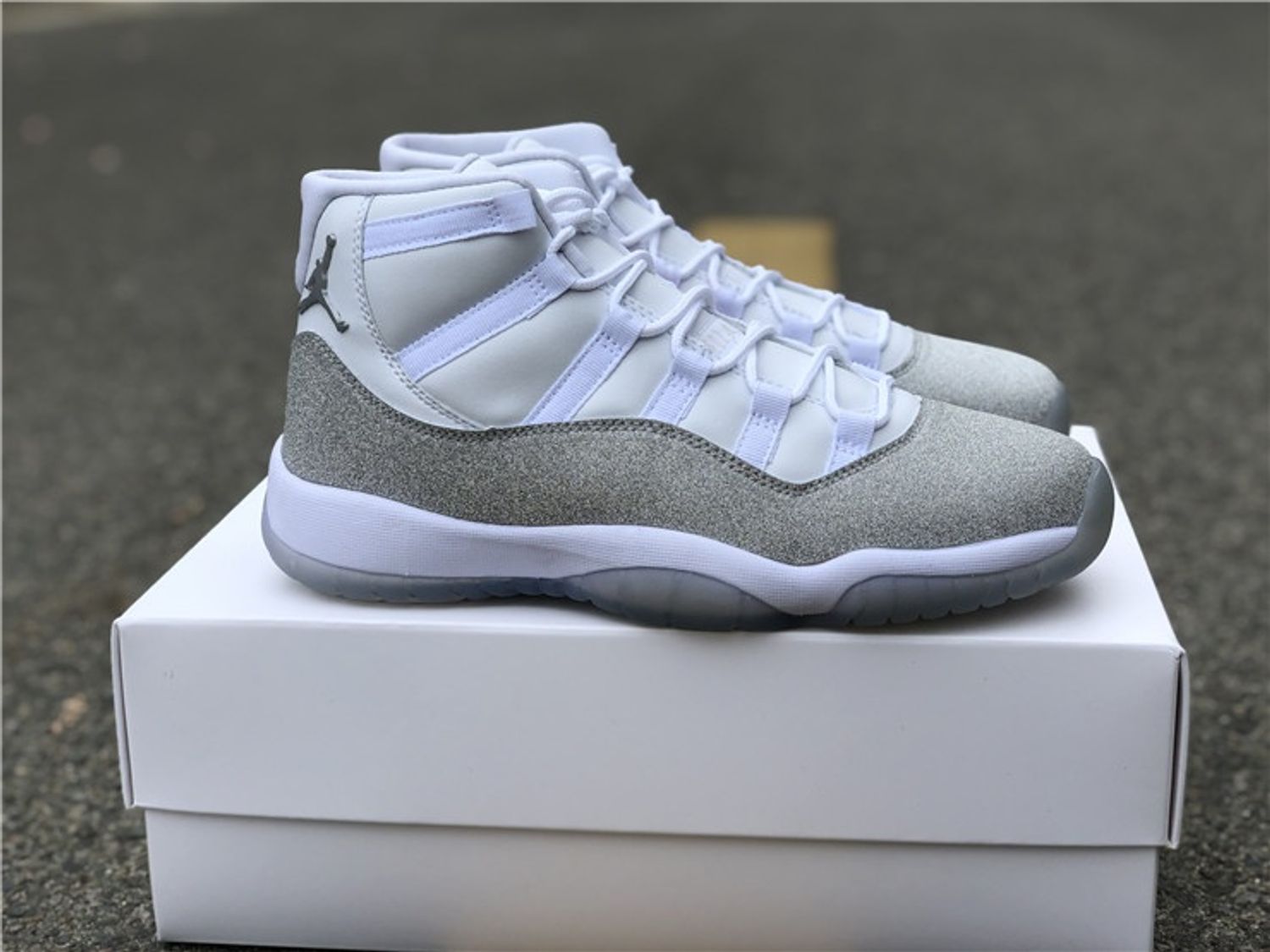 Jordan 11s metallic silver