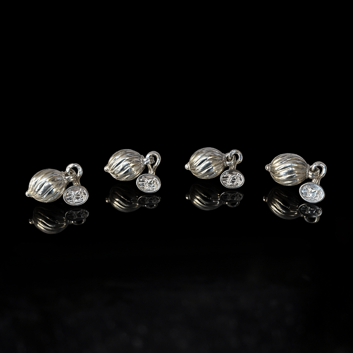 Хүрэмний мөнгөн товч, 4ш