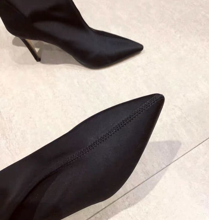 Сатин нарийн өсгийт