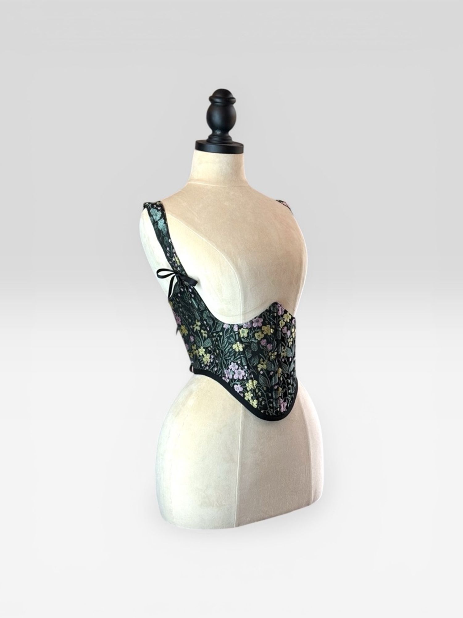 Цэцгэн хатгамалтай - underbust 