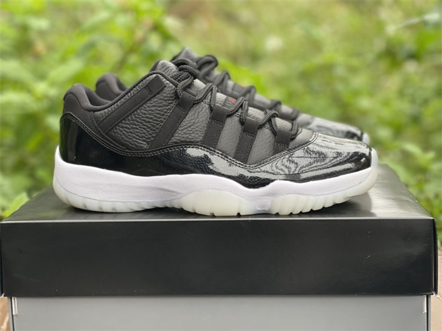 Air Jordan 11 Low “72-10”