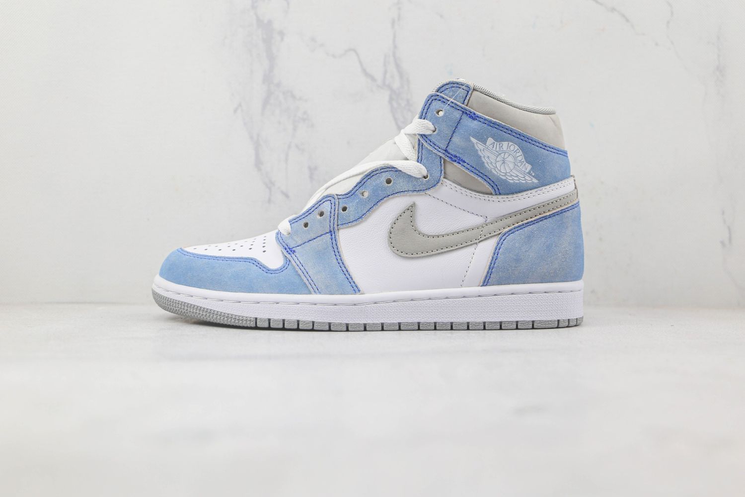 Jordan 1 Retro High Hyper Royal Smoke Grey