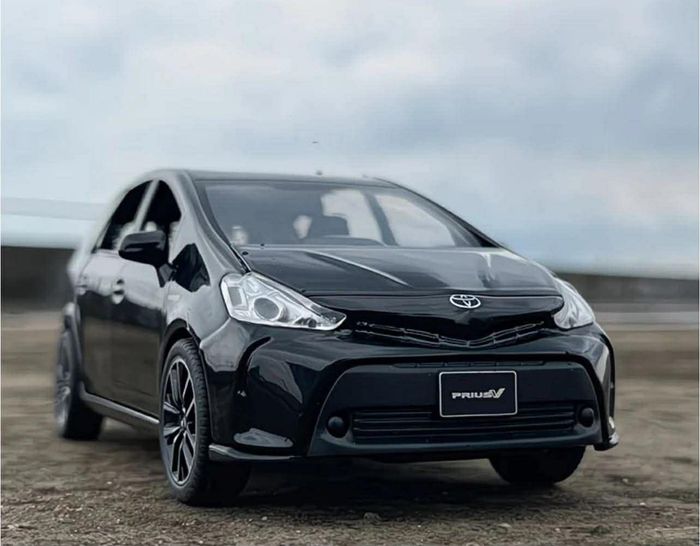 Toyata Prius 41 alpha Black