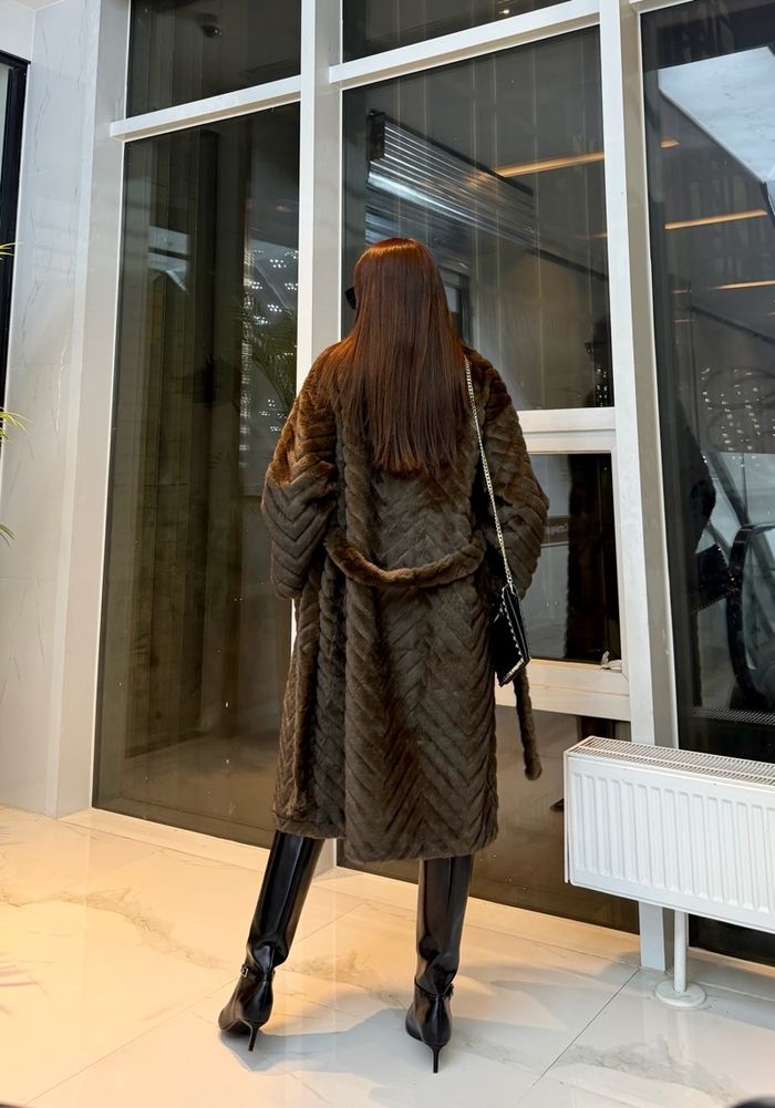 Бүстэй урт шуба