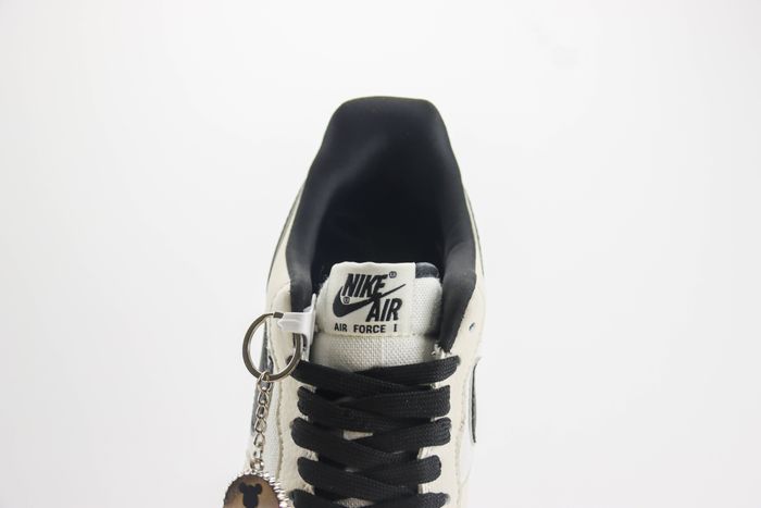 Nike Air Force 1 Low x KAWS 03