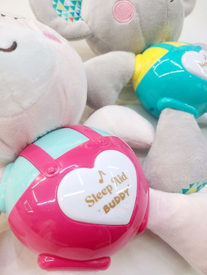 Ая явдаг хүүхдийн чихмэл тоглоом