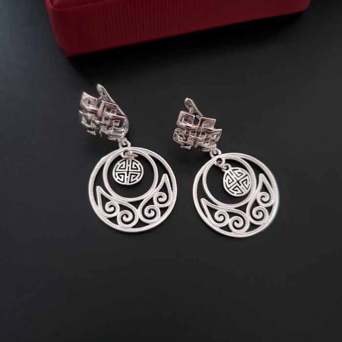 Монгол ээмэг 