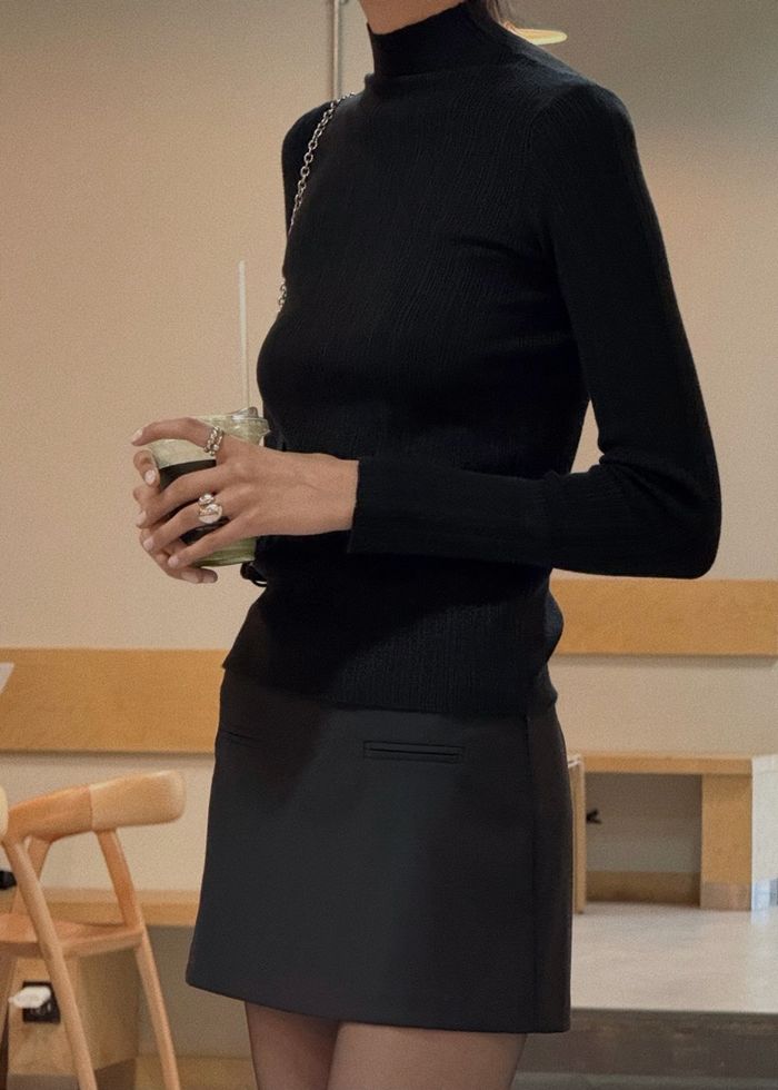 SLIM FIT HALF TURTLENECK / BLACK