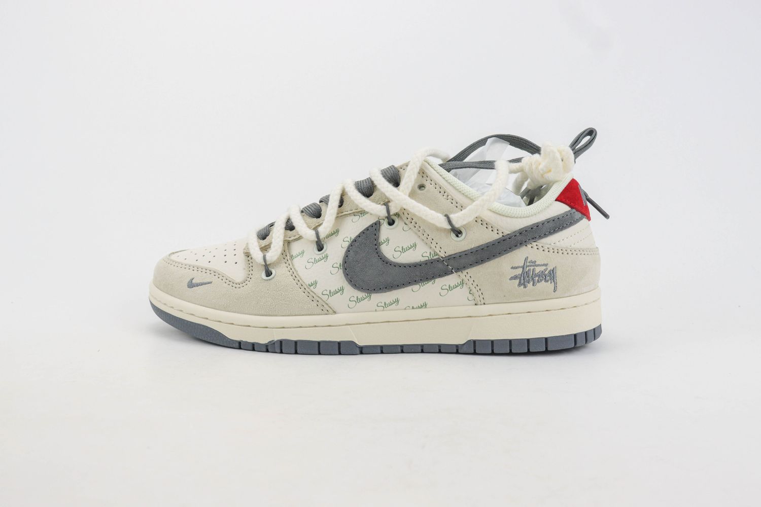 Nike SB Dunk Low xStussy 106