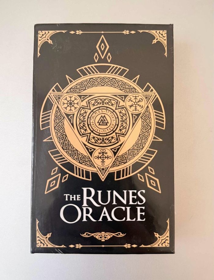 The Runes оракл хөзөр