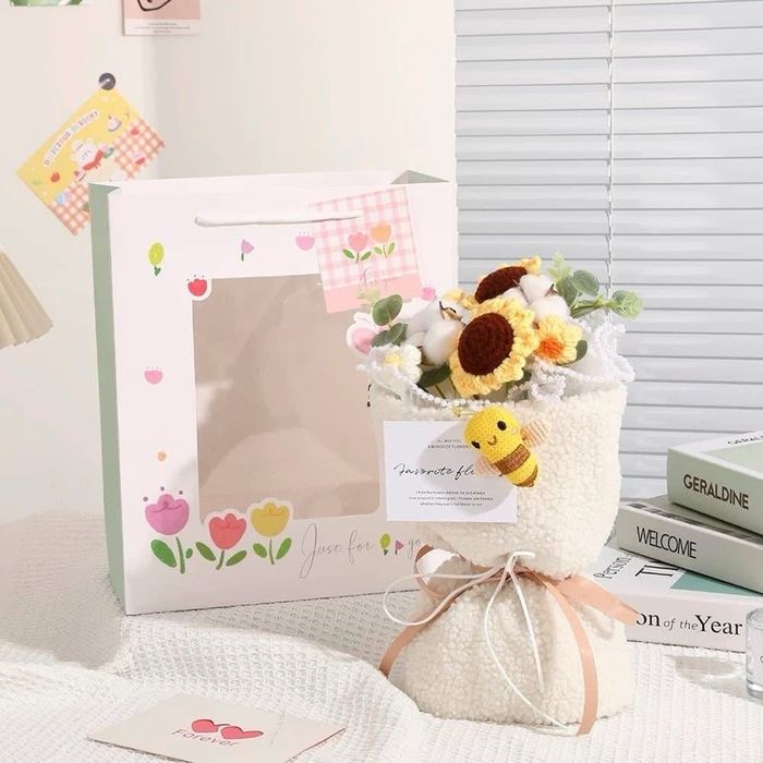 Нэхмэл цэцгийн баглаа шар