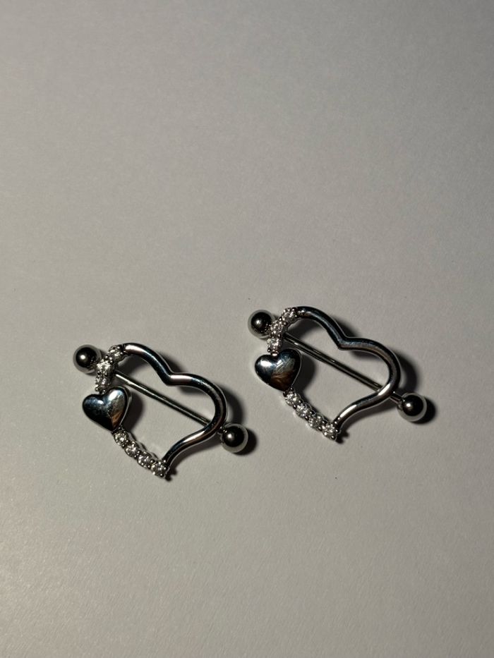 Хөхний ээмэг