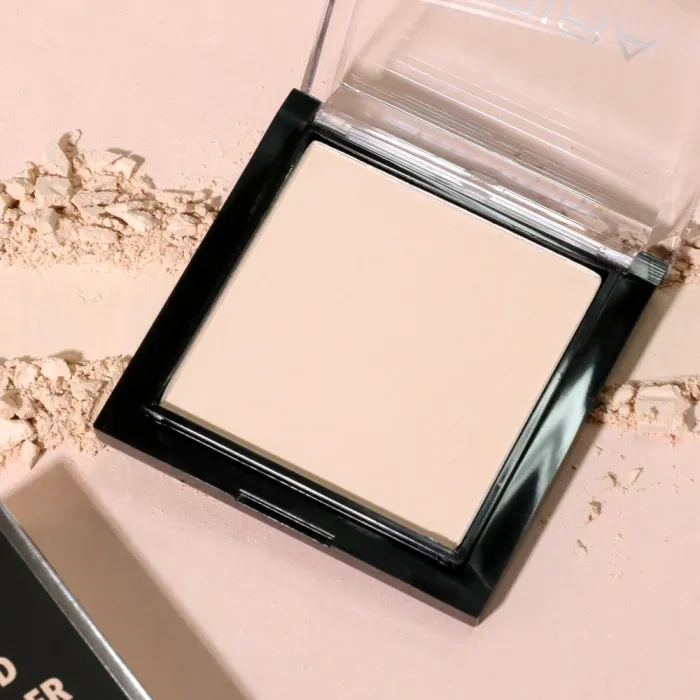 Moira lavish pressed finishing powder 300, Light
