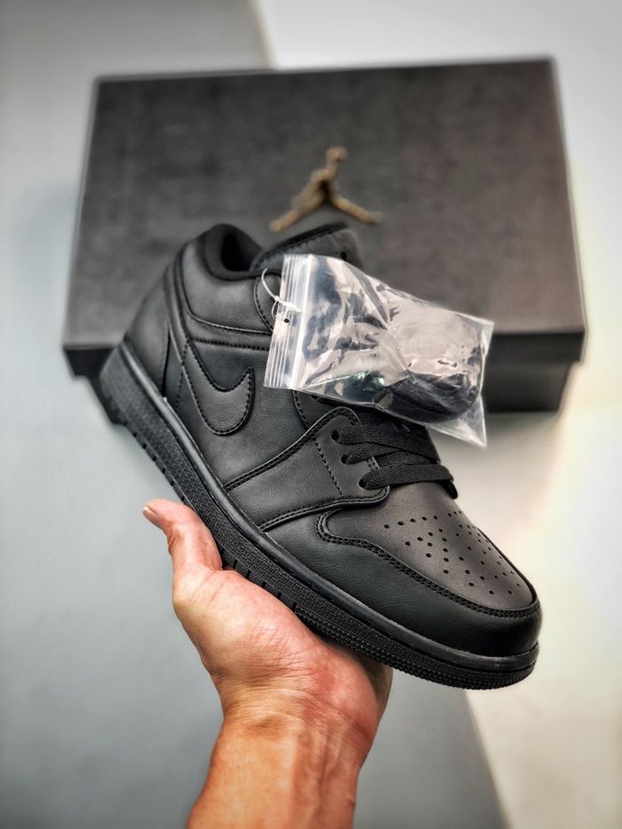 Air Jordan 1 Low “All Black”