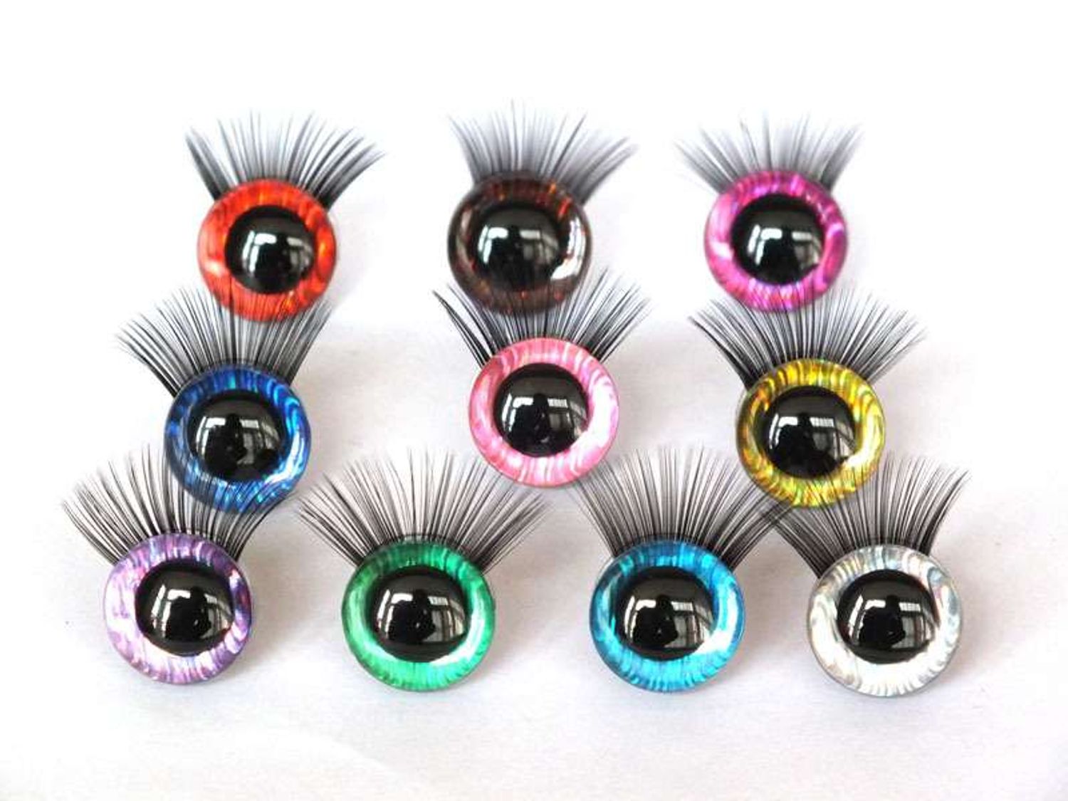 Сормуустай нүд ногоон