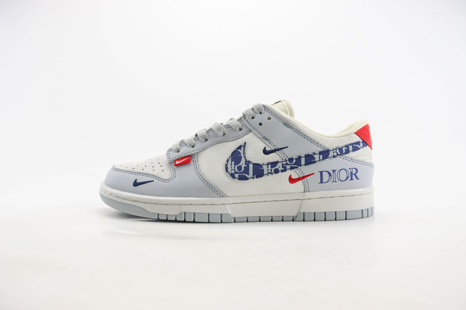 Nike SB Dunk Low x DIOR 03