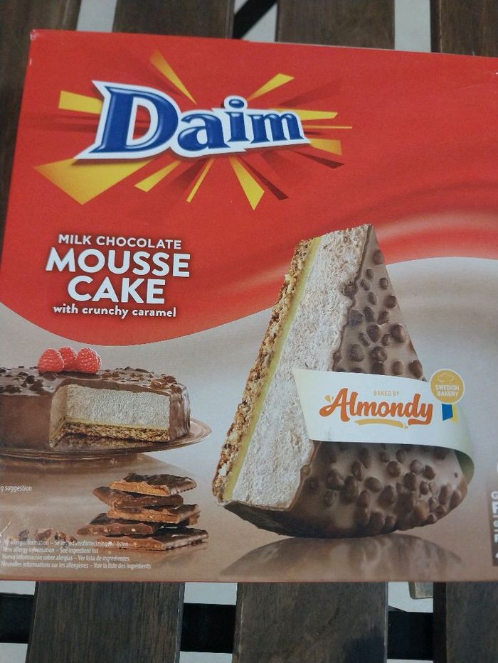 Almondy daim Mousse cake