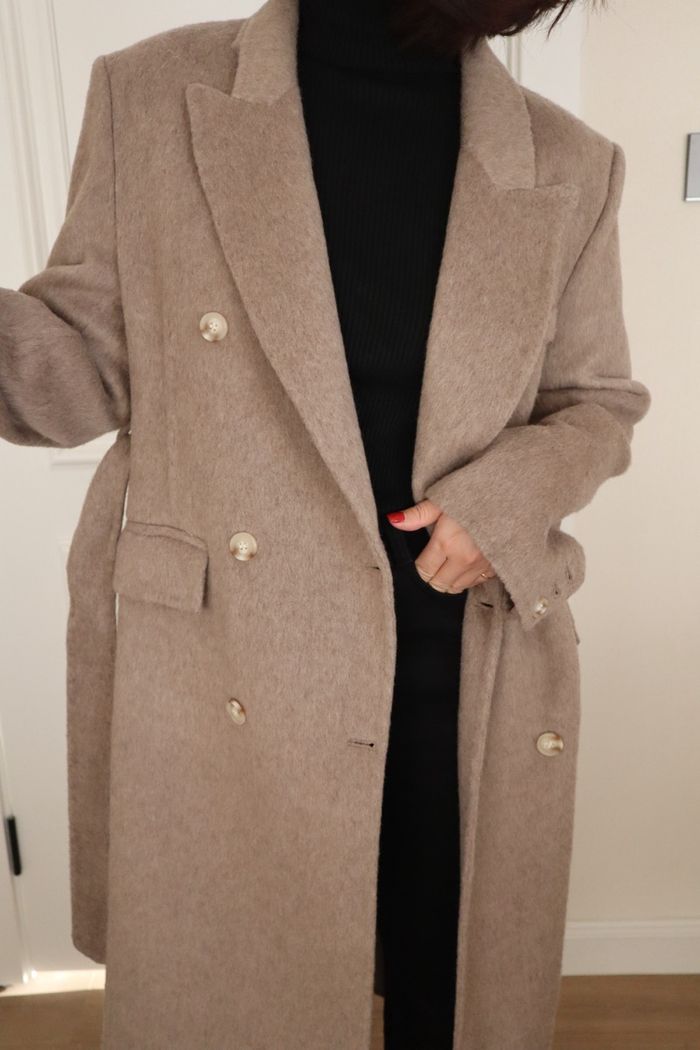 Бэлэн шаргал пальто