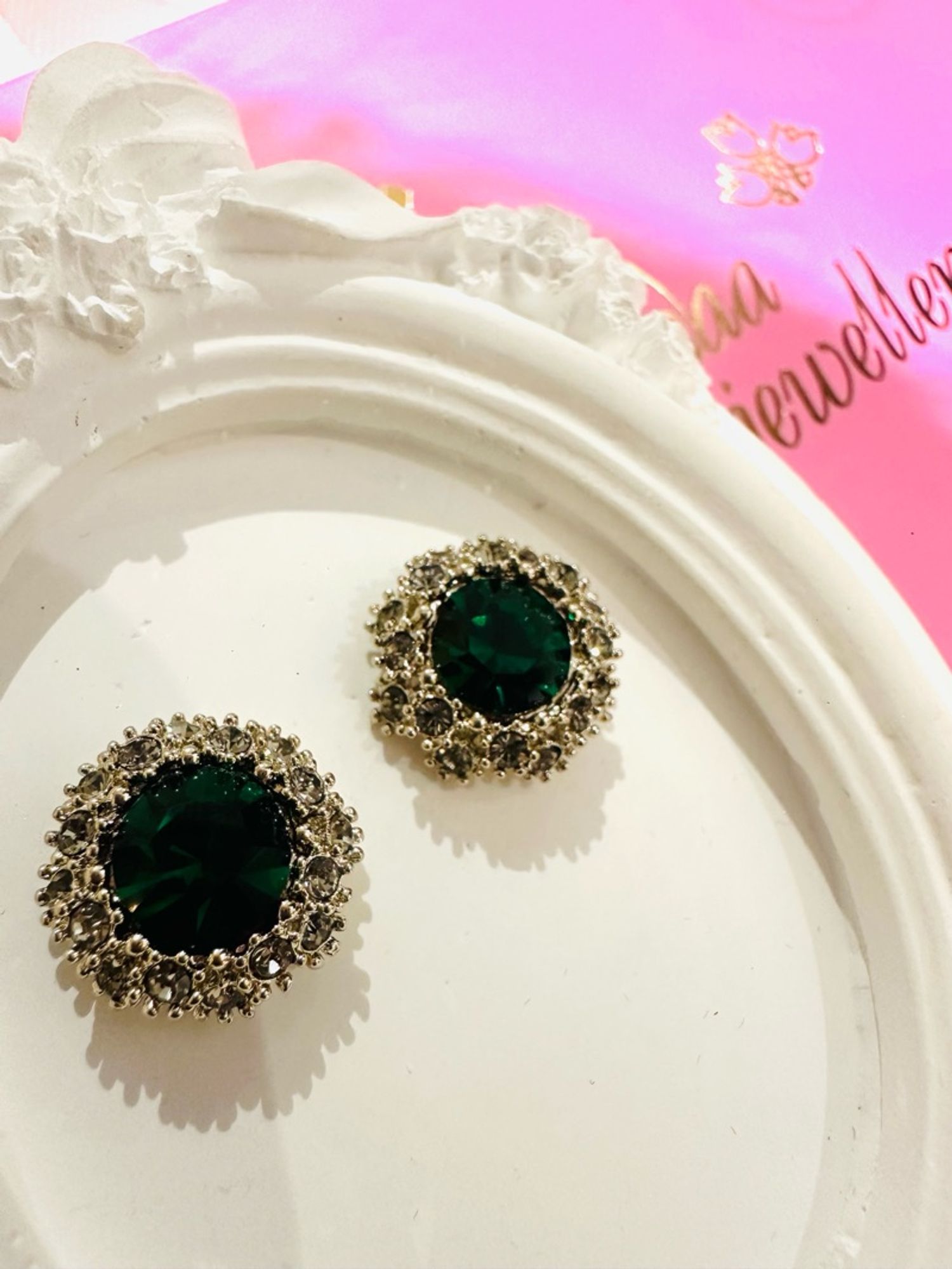 Номин ногоон шигтгээтэй ээмэг