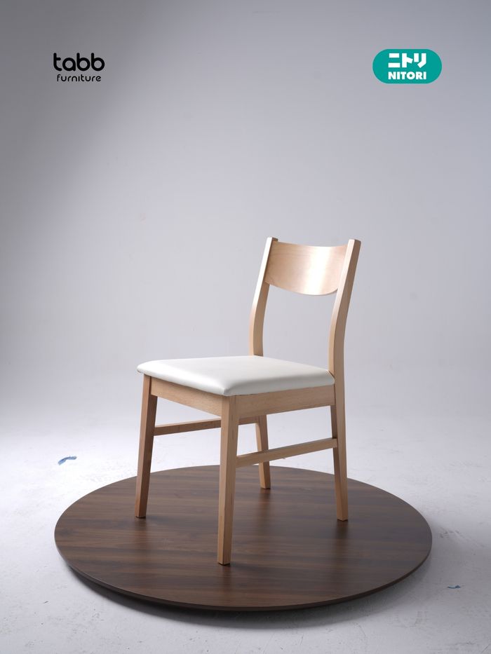 MINIMAL WHITE CHAIR