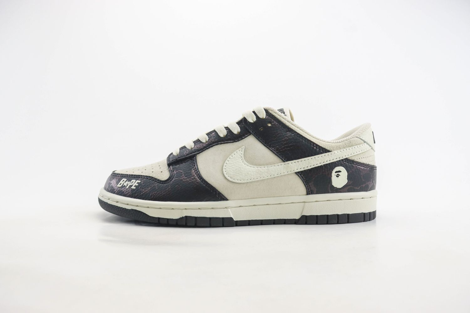 NK SB Dunk Low x supreme x BAPE 02