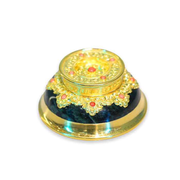 Алтан аяга, шүртэй