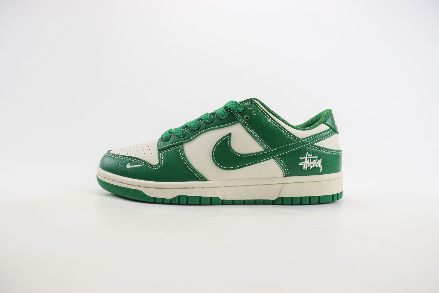 Nike SB Dunk Low x Stussy 117