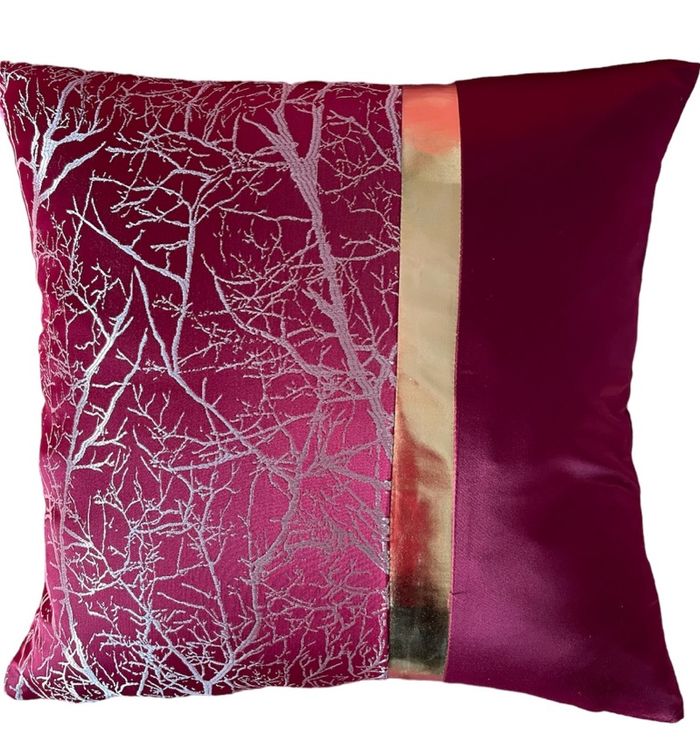 Улаан хүрэн хээтэй торгомсог