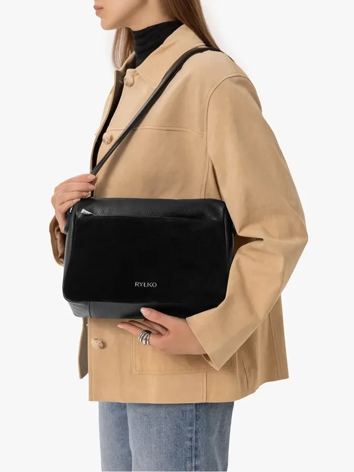 Black medium-sized  bag